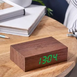 Flip Click Clock - Vækkeur i Træ - Walnut